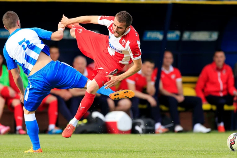 EKSPLOZIVNA 24 SATA: Tri potpisa su pala - ugovor je parafirao i fudbaler bogatog internacionalnog iskustva!