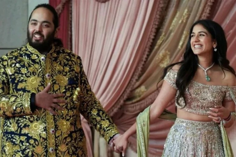 OVO JE SVADBA GODINE, KOŠTA POLA MILIJARDI FUNTI: Stigla je čak i Kim Kardašijan sa sestrom, a dolazi i Adel?! (FOTO/VIDEO)