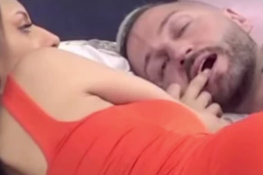 OD OVE SCENE MIONE I ŠA ĆE VAM SE OKRENUTI ŽELUDAC: Reper IZGRIZAO devojku od glave do pete, pa pokazao njen donji veš!