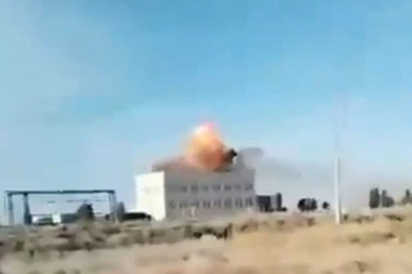 UKRAJINA UDARILA TAMO GDE RUSI NISU OČEKIVALI! Uleteli im duboko na teritoriju, pa raspalili po TAJNOJ vojnoj lokaciji (VIDEO)