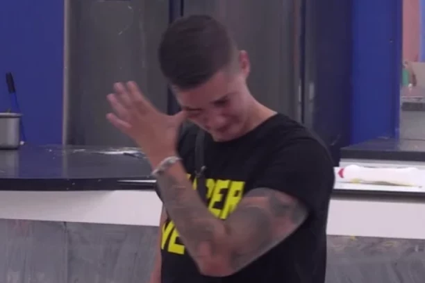 ISPLIVALA NAJSKANDALOZNIJA PREPISKA! Anđela skovala TAJNI PLAN SA BOJANINIM NAJBOLJIM DRUGOM - pukla bruka!