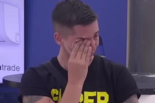 UČESNICU ELITE SAČEKALE TRAGIČNE VESTI PRED SUPERFINALE: Slomila se od PLAKANJA nakon saopštene INFORMACIJE, odmah se obratila porodici! (FOTO)
