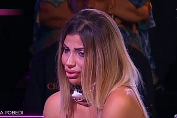 ANĐELA ŠPARAVALO KOLABIRALA, ZAVRŠILA U HITNOJ: Prve fotke sa lica mesta, stravična scena koja budi jezu!