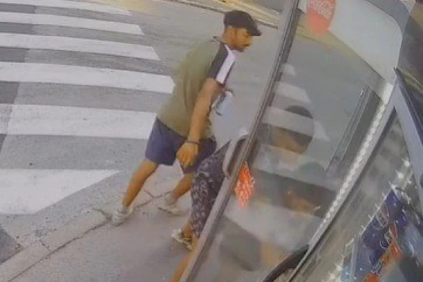 LOPOVI, A NE UMEJU NI DA UKRADU: Hit scena na Voždovcu, mladići hteli da uzmu piće, pa NAPRAVILI HAOS! (VIDEO)