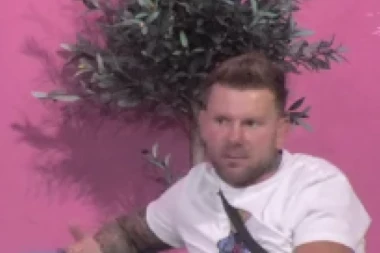 UZNEMIRUJUĆE IZDANJE STANISLAVA KROFAKA! Lice MMA borca se POTPUNO DEFORMISALO - auditorijum u ŠOKU!