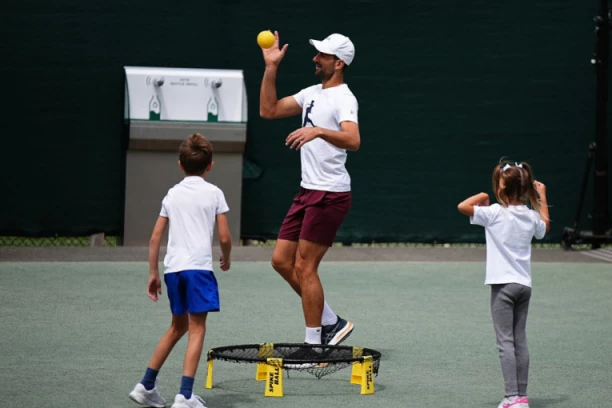 KAKO SAM NOVAKU NASLIKAO STEFANA I TARU: Crnogorac krenuo trbuhom za kruhom, pa završio sa svetskim facama