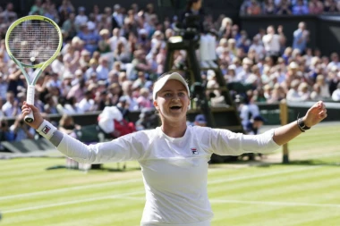 KREJČIKOVA NOVA ŠAMPIONKA VIMBLDONA: Čehinja bolja od Paolini!