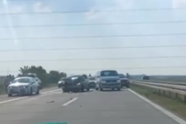 LANČANI SUDAR NA OBILAZNICI OKO ČAČKA! Dve osobe povređene, oštećena vozila!