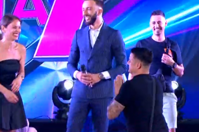 Terza kleknuo ispred majke Milice Velićković Elita 7 Zadruga 