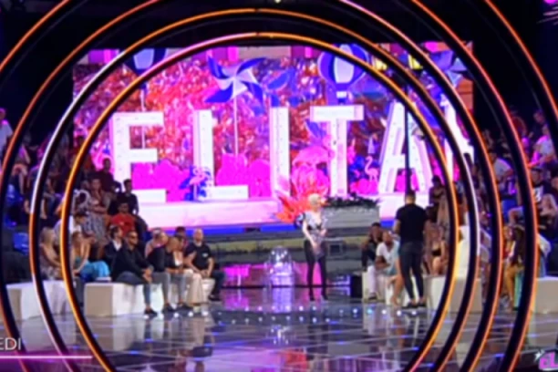 JEDE PACOVE ZA DEZERT! Bivša rijaliti takmičarka POKAZALA SVOJU UŽINU, čitava javnost ostala u šoku! (FOTO)