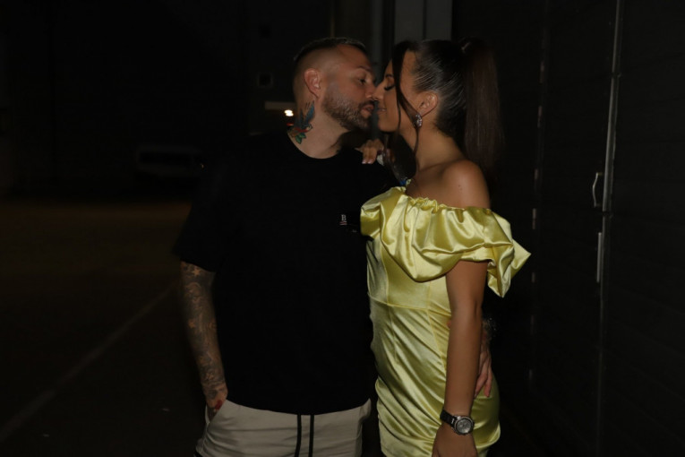 Miona Jovanović i Nenad Aleksić Ša se ljube na finalu Elite 7 Zadruga
