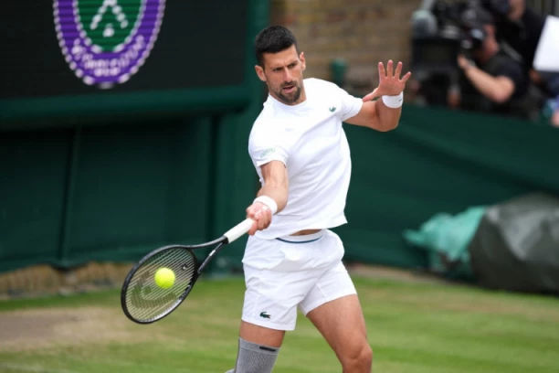 NEVEROVATNA SITUACIJA NA NOVAKOVOM TRENINGU! Ljudi visili na ogradi