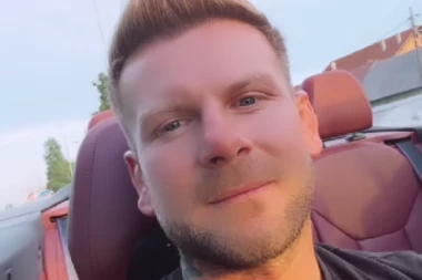 MIONA MOŽE SAMO DA GLEDA I PATI: Stanislav Krofak priprema teren za "Elitu 8", devojke se otimaju za njega!