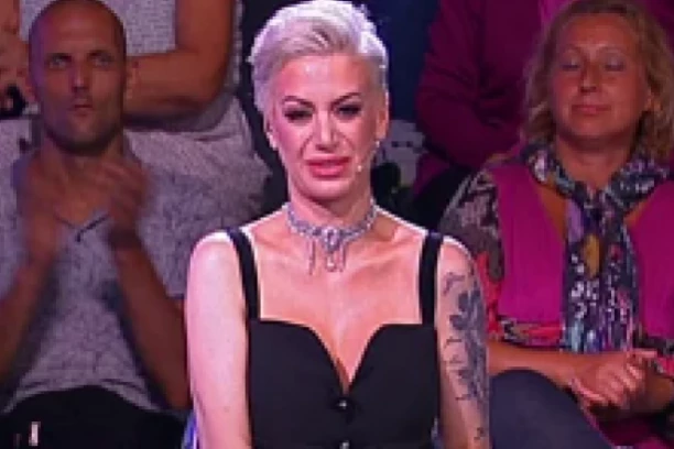 DUŠICA JAKOVLJEVIĆ ZBOG PORUKE GLEDATELJKE ZAUSTAVILA EMISIJU: Vanredno uključenje ostavilo voditeljku bez teksta!