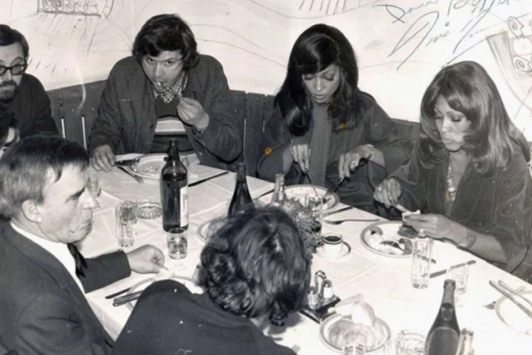 TINA TARNER JE 1974. USLIKANA U SKADARLIJI I OVA FOTKA ZLATA VREDI: Čak tri puta je dolazila u naš glavni grad
