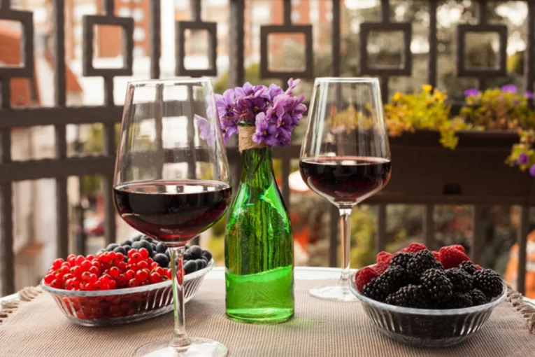 JEDNA VRSTA ALKOHOLA JE NAJBOLJA ZA HOLESTEROL I ZDRAVLJE CREVA: Istraživanje koje će vas iznenaditi!