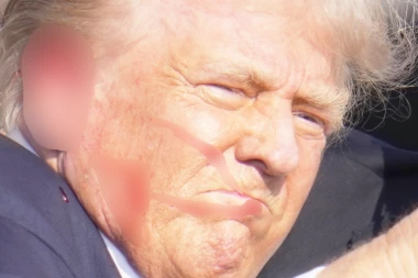 OVA TRAMPOVA OSOBINA SPASILA GA SIGURNE SMRTI: Kruks ga savršeno naciljao, a čim je ispalio metak TRAMP je uradio ono što ga čini prepoznatljivim! (FOTO)