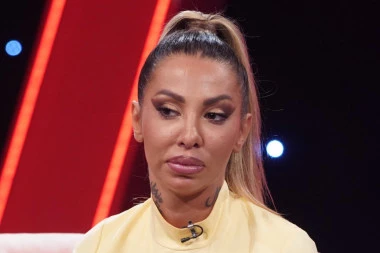 JANJUŠU ĆE STATI SRCE KAD ČUJE ANELIN ODGOVOR: Sigurna u njegove reči, oglasila se iz daleka, ovo je bilo JAČE OD NJE!