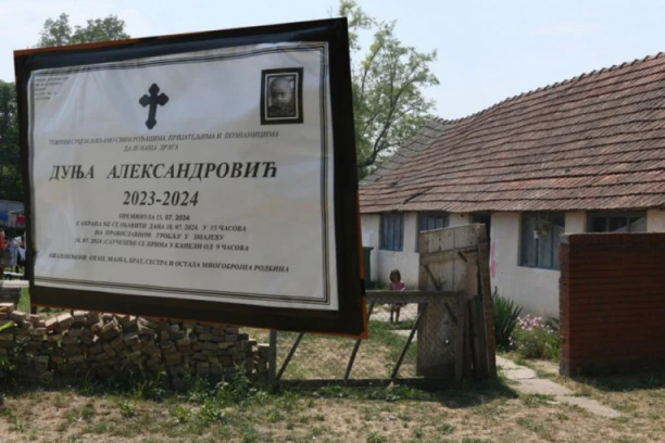 DOĐITE DA VIDITE KAKO MOJA SEKA SPAVA! Potresne scene u porodici u kojoj se beba udavila u bazenu, roditelji slomljeni od bola!