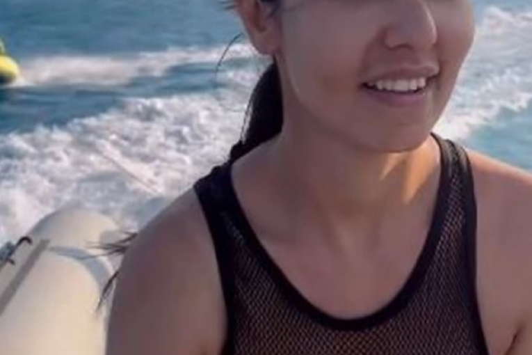 Tanja Savić uživa na moru sa pilotom Mukijem Bešićem