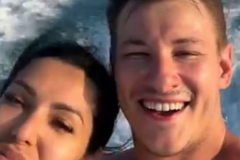 Tanja Savić uživa na moru sa pilotom Mukijem Bešićem