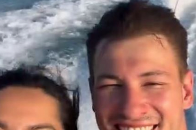 Tanja Savić uživa na moru sa pilotom Mukijem Bešićem