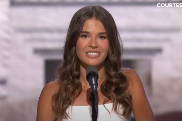 "DEDA, TI SI TAKVA INSPIRACIJA, VOLIM TE!" Unuka Donalda Trampa održala govor na Republikanskoj nacionalnoj konvenciji (VIDEO)