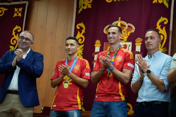 NESVAKIDAŠNJE: Hesus Navas i Fabijan Ruiz dobili neobičan poklon za titulu prvaka Evrope!