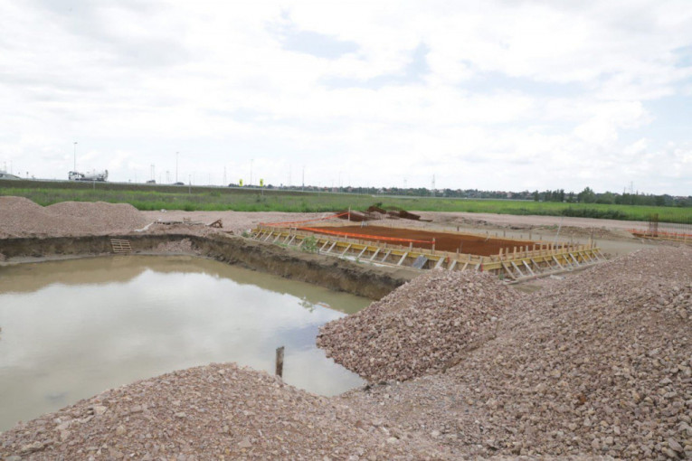 Divlja gradnja, Surčin