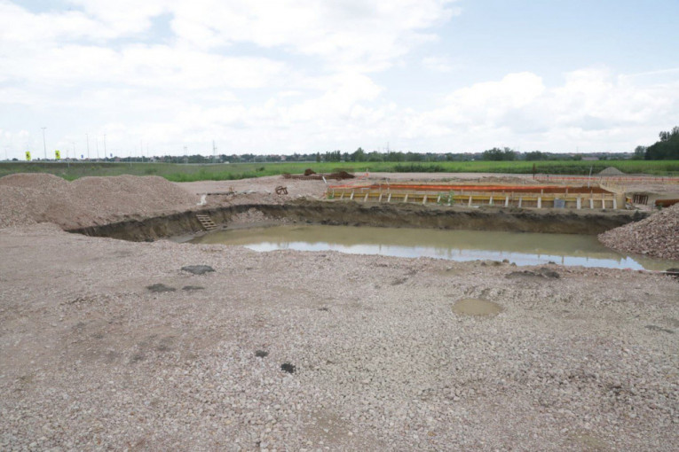 Surčin divlja betonska baza