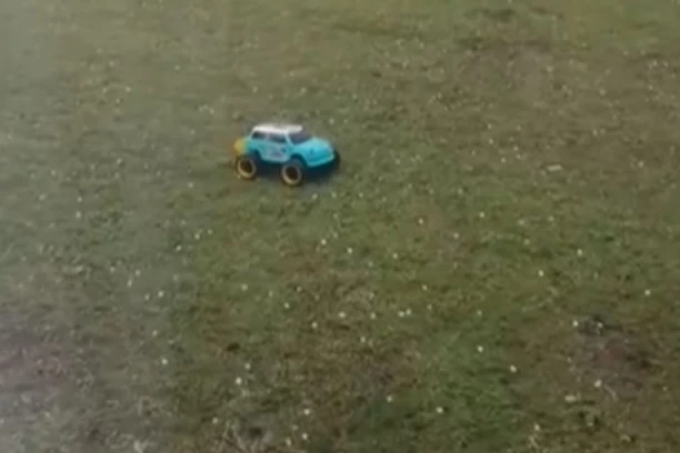 JAK GRAD POTUKAO TARU! Nevreme napravilo haos - vetar nosio krovove! (VIDEO)