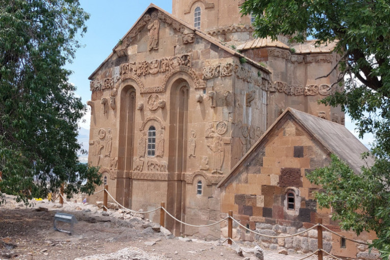 Crkvu Svetog krsta podigao je kralj Gagik