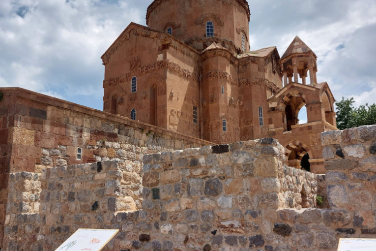 Crkva Svetog krsta je jedina građevina na ostrvu Ahtamar