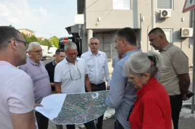 Sastanak predstavnika opštine Savski Venac i JKP "Beogradski vodovod i kanalizacija" sa građanima na Autokomandi koji su pretrpeli štetu usled nedavnih padavina