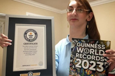 NAJVIŠA ŽENA NA SVETU IMA 215 CM, A CEO ŽIVOT JE BILA PREDMET PODSMEHA: Rumejsa danas ima 27 godina i ne mari za komentare