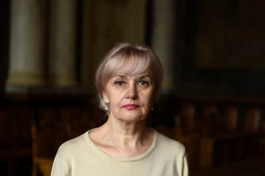 OBJAVLJENI PRVI SNIMCI ATENTATA NA UKRAJINSKU POLITIČARKU! Napadač joj pucao u slepoočnicu! Opsadno stanje u gradu! (FOTO/VIDEO)