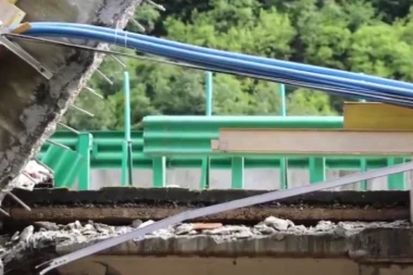 UŽAS NAD UŽASIMA! Urušio se most na auto-putu, IMA MRTVIH! (FOTO, VIDEO)