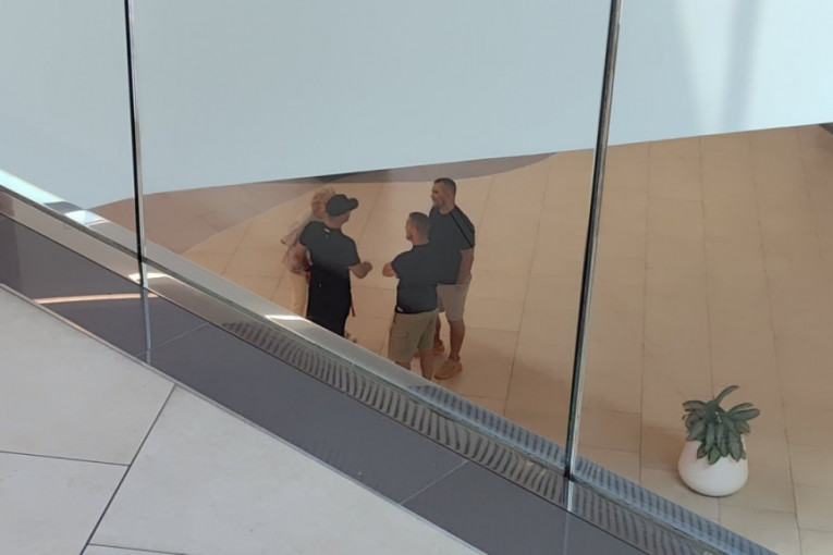 Andjelo Ranković sa majkom bez Anite Stanojlović