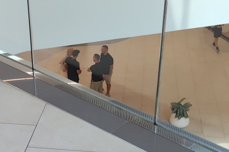 Andjelo Ranković sa majkom bez Anite Stanojlović