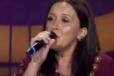 MUČNA SUDBINA PEVAČICE IZ "NIKAD NIJE KASNO" LEDI KRV U ŽILAMA: Brat i sestra joj tragično STRADALI, roditelji umrli ZA NJIMA! Da se naježiš