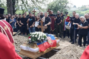 "ZBOGOM MAJKO, SESTRO I NEVESTO!" SAHRANJEN NIKOLA KRSMANOVIĆ! Ispraćen u suzama uz počasnu paljbu! (FOTO+VIDEO)
