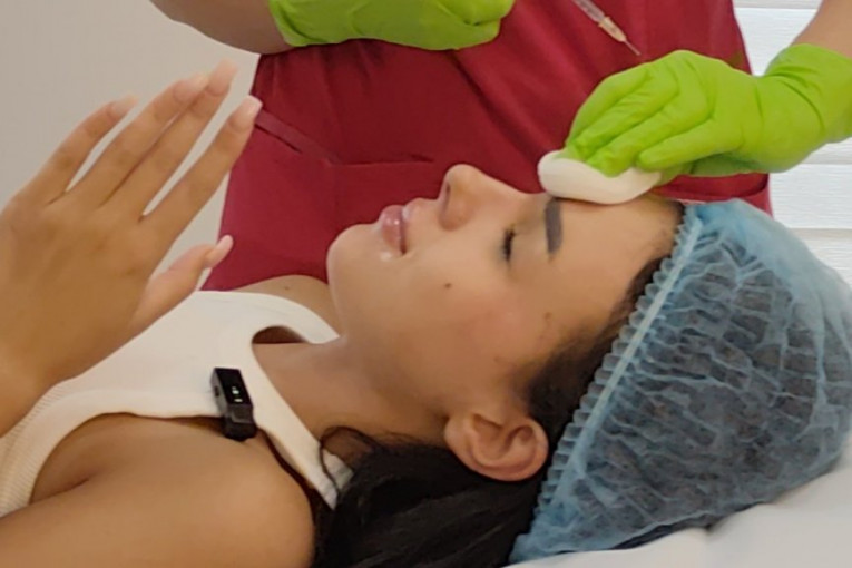 Anita Stanojlović kod plastičnog hirurga