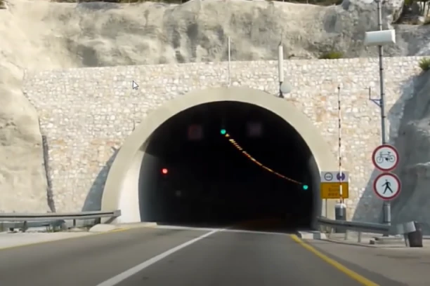 BLOKADA TUNELA SOZINA I DANAS! Upozorenje za one koji putuju na Crnogorsko primorje - Izaberite alternativne pravce