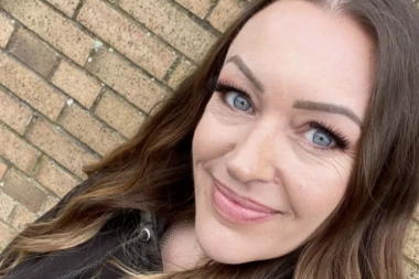 POSLE DVA POROĐAJA NIJE BILA ZADOVOLJNA TELOM: Sada se i u svojoj bašti sunča u toplesu