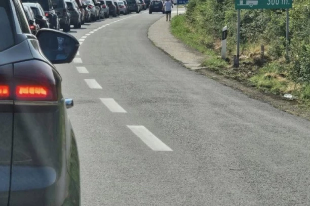 TUČA NA AUTO-PUTU! Vozači usred gužve poleteli jedan na drugog, formirala se kolona od 8 KILOMETARA!