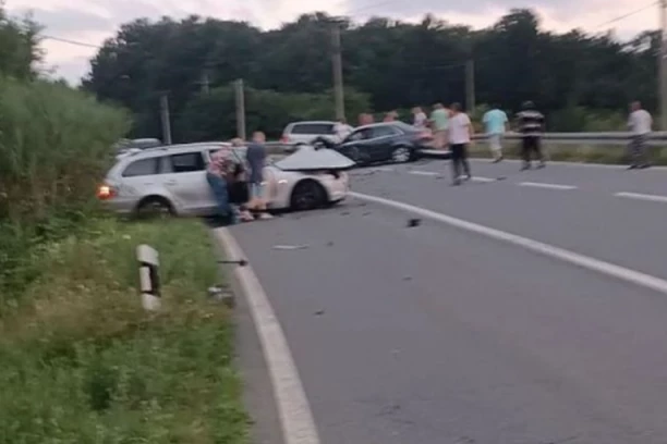 IMA POVREĐENIH! Teška saobraćajka u Valjevu, došlo do direktnog sudara! (FOTO)