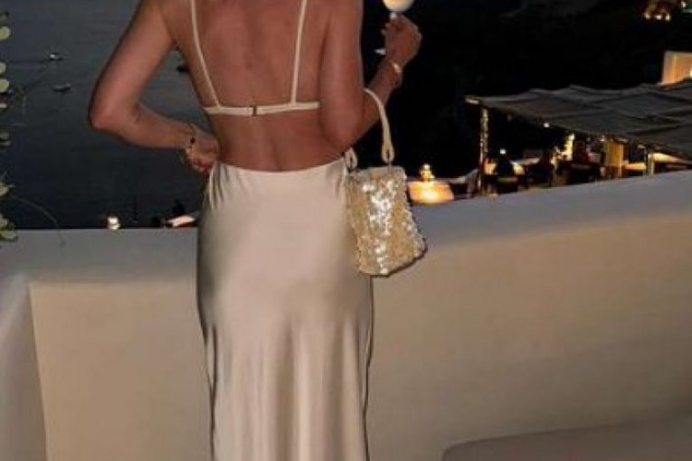 Sama na odmoru - vatrena Šarlot