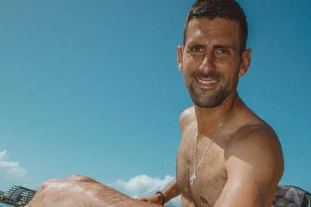 ĐOKOVIĆ SE SKINUO GO, ŽENE ODLEPILE! POŠTUJU JELENU, ALI... Novak srušio mreže novom objavom (FOTO)