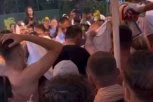 NIJE ZNAO ŠTA GA JE SNAŠLO: Fanovi opkolili Novaka - od njega su tražili samo jedno! (VIDEO)