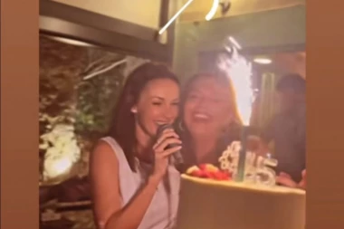 SLAVILO SE DO JUTRA: Glumica okupila društvo, Sloboda Mićalović zapevala, a evo ko je još bio na rođendanu Nataše Ninković! (FOTO)